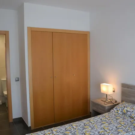 Apartamento Centrico Con Piscina, Parking Y A 200m De La Playa En - Es-323-41